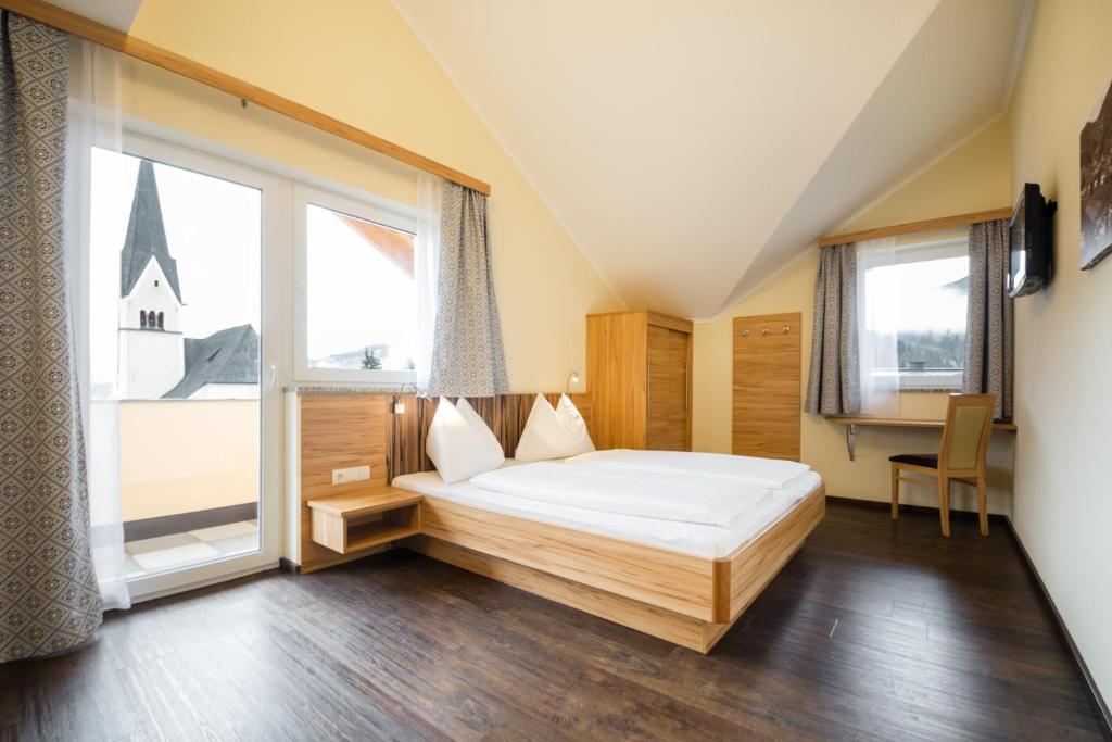 A bed or beds in a room at Knappensteig Appartements