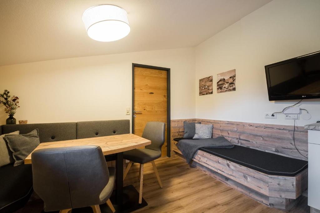 A television and/or entertainment centre at Knappensteig Appartements