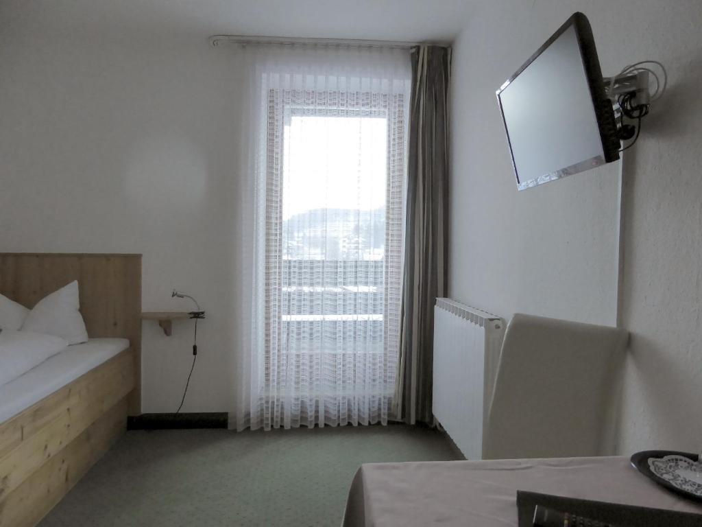 TV a/nebo společenská místnost v ubytování Hotel Garni Post