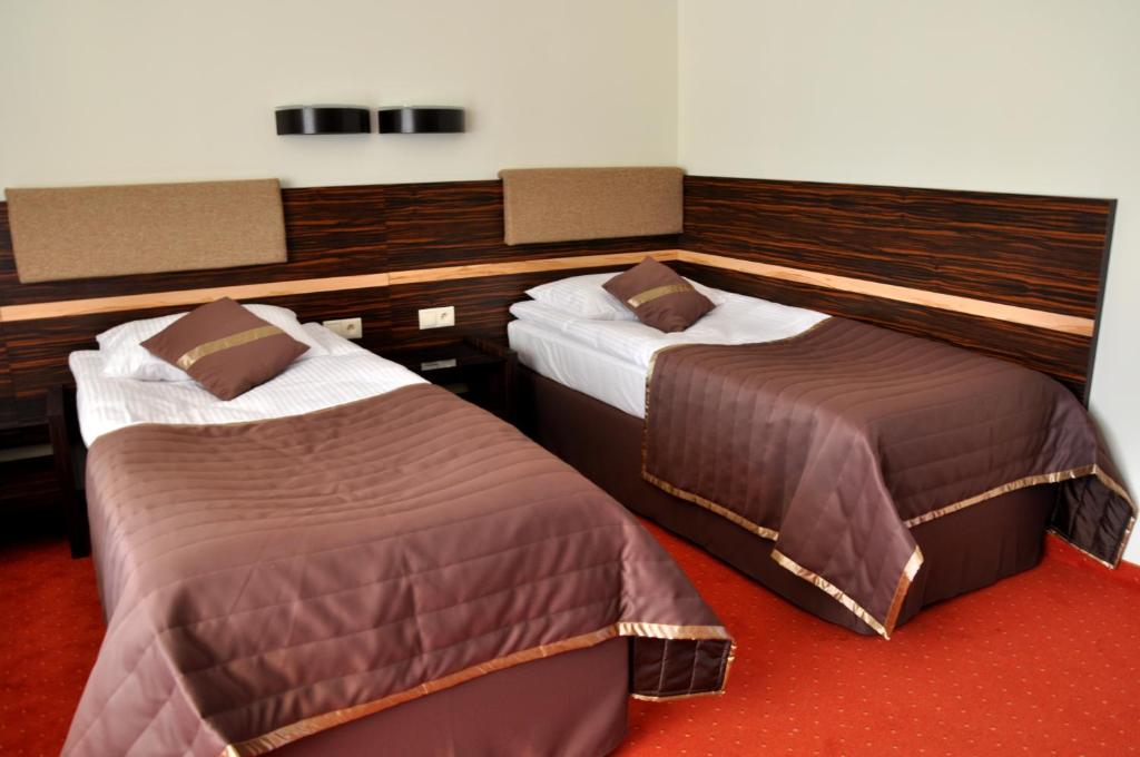Voodi või voodid majutusasutuse Hotel nad Wigrami toas