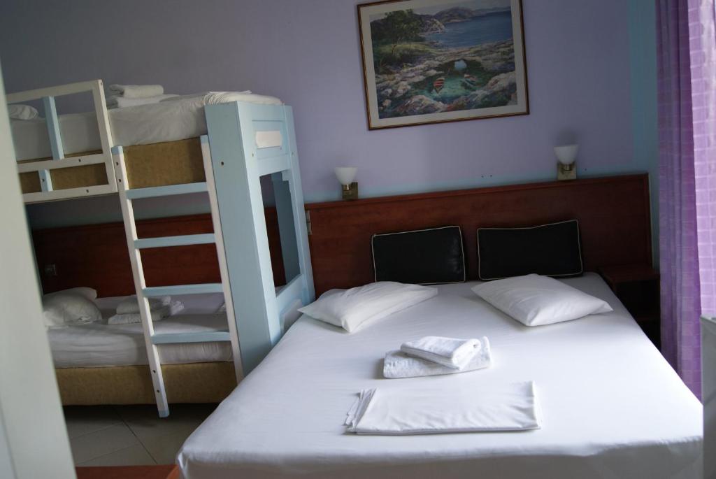 Postel nebo postele na pokoji v ubytování Diethnes Hotel
