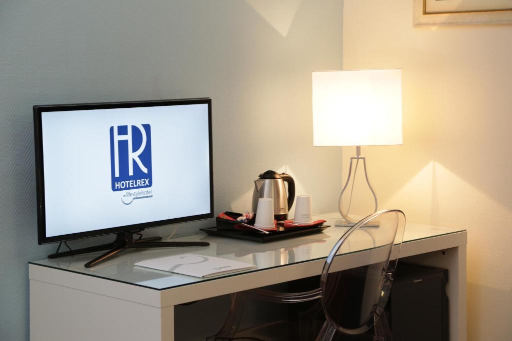 TV a/nebo společenská místnost v ubytování Rex Lifestyle Hotel