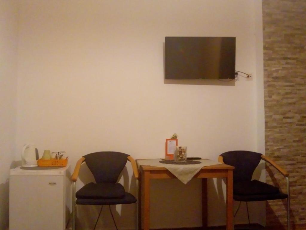 TV a/nebo společenská místnost v ubytování Penzion V Hájku