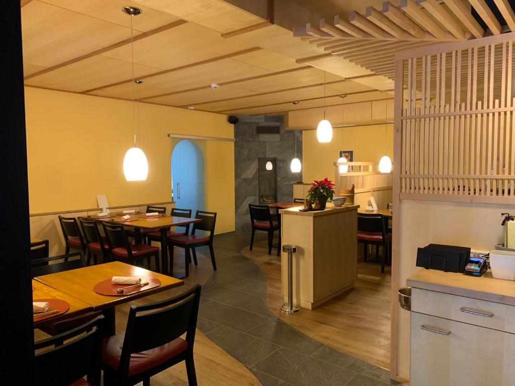 Kuchyň nebo kuchyňský kout v ubytování Hôtel Ecureuil Villars