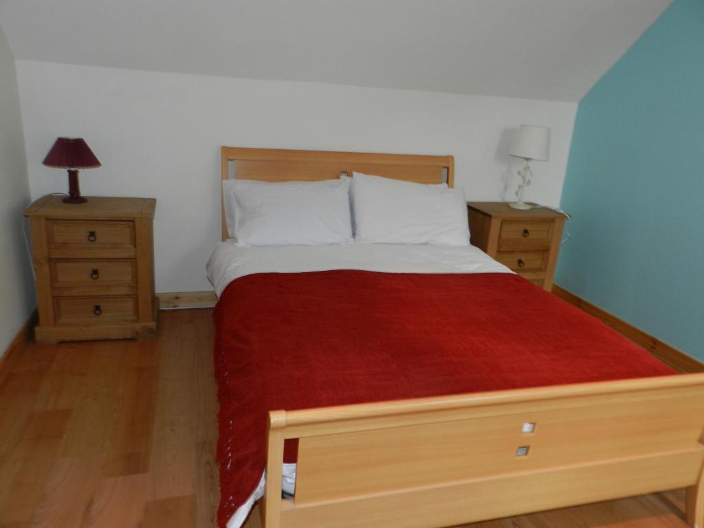 Postel nebo postele na pokoji v ubytování Clunebeg Lodge