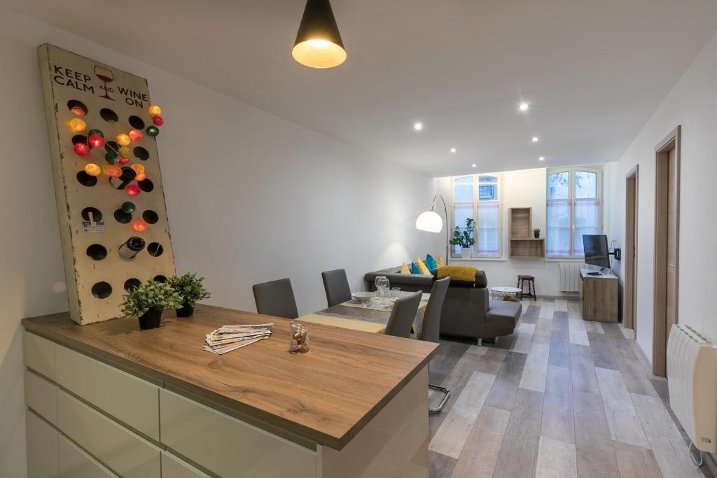UnSejourAmetz-fr Meublés Ossons du T2 au T4 avec parking, - Appartement Met één Slaapkamer