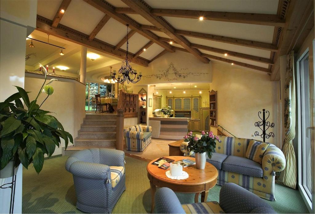 Posezení v ubytování Hotel Am Rehberg
