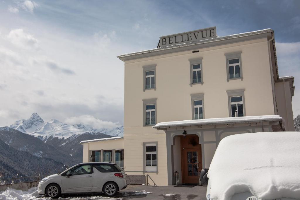 Nespecifikovaný výhled na hory nebo výhled na hory při pohledu z hotelu