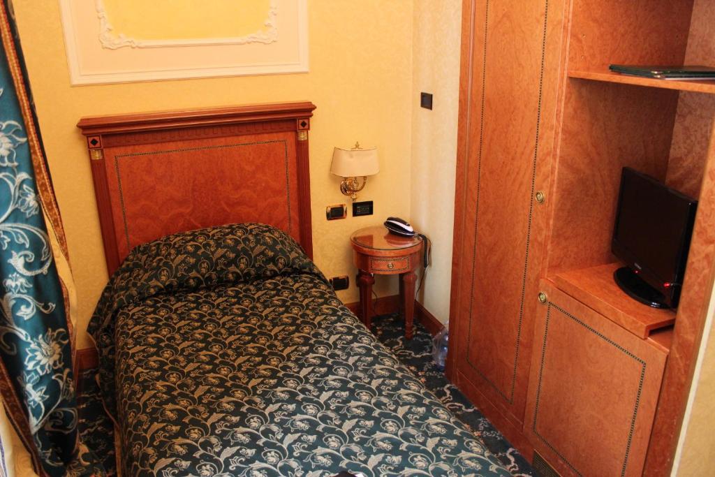 TV a/nebo společenská místnost v ubytování Hotel dei Consoli Vaticano