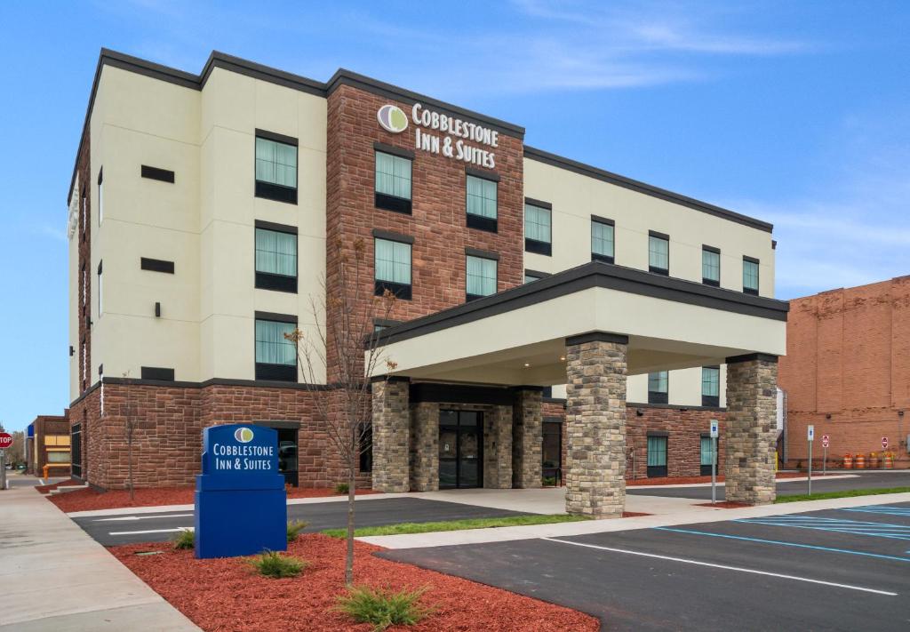 a rendering of the front of a hotel at Cobblestone Inn and Suites - Ashland in Ashland