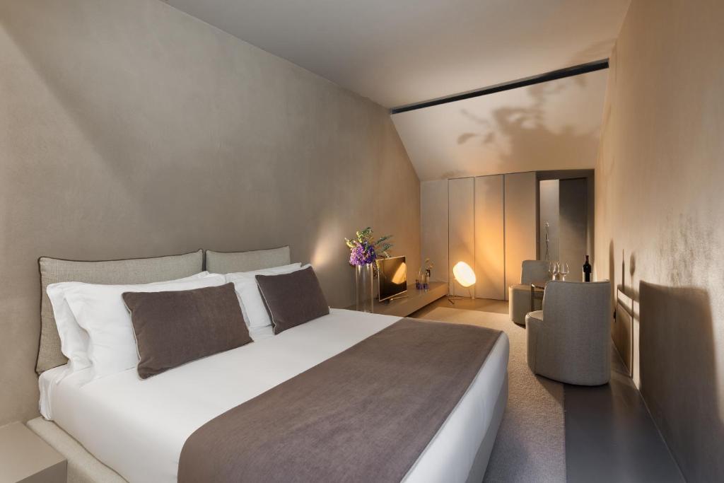 Posteľ alebo postele v izbe v ubytovaní Elysium Suites collection