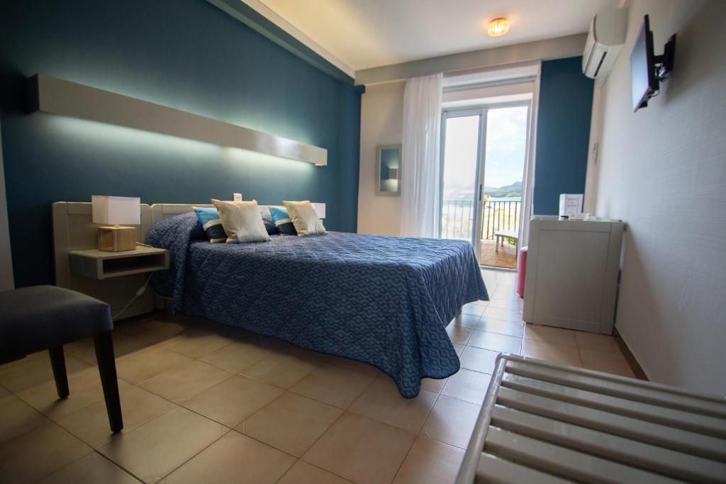 Postel nebo postele na pokoji v ubytování Hôtel Beach