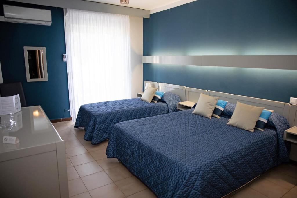 Postel nebo postele na pokoji v ubytování Hôtel Beach