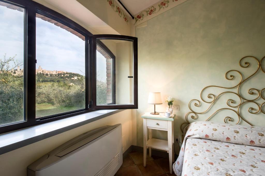 Postel nebo postele na pokoji v ubytování B&B Ponte a Nappo San Gimignano