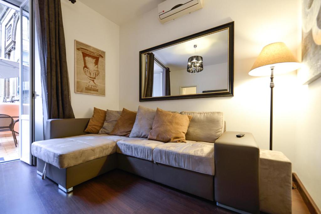 Easydomus Rome - Three-Bedroom Apartment