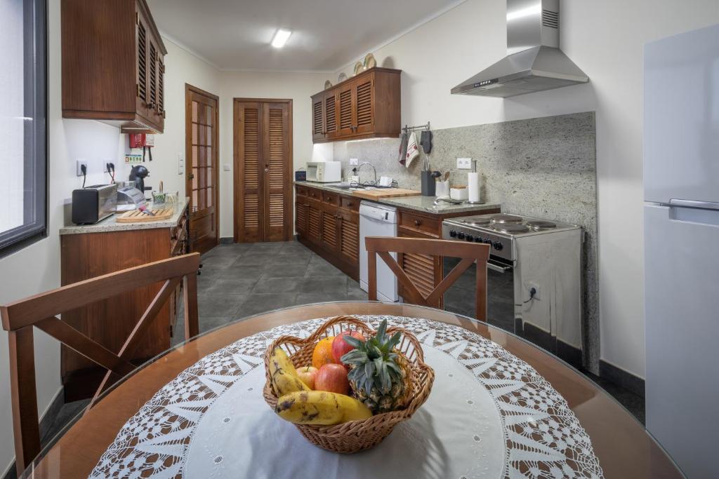 Kuchyň nebo kuchyňský kout v ubytování Palácio - Exclusive Villa, Caloura
