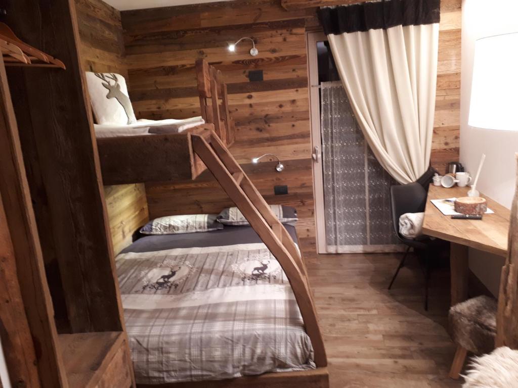 Łóżko lub łóżka w pokoju w obiekcie Majon de la nona