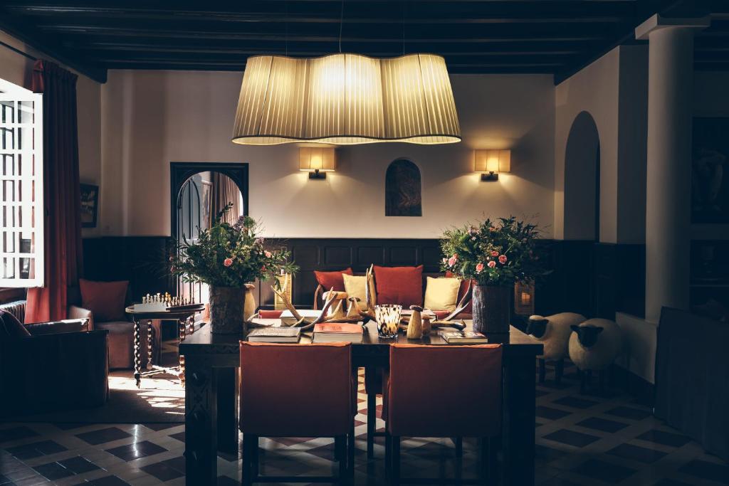 Posezení v ubytování Hôtel Arcé