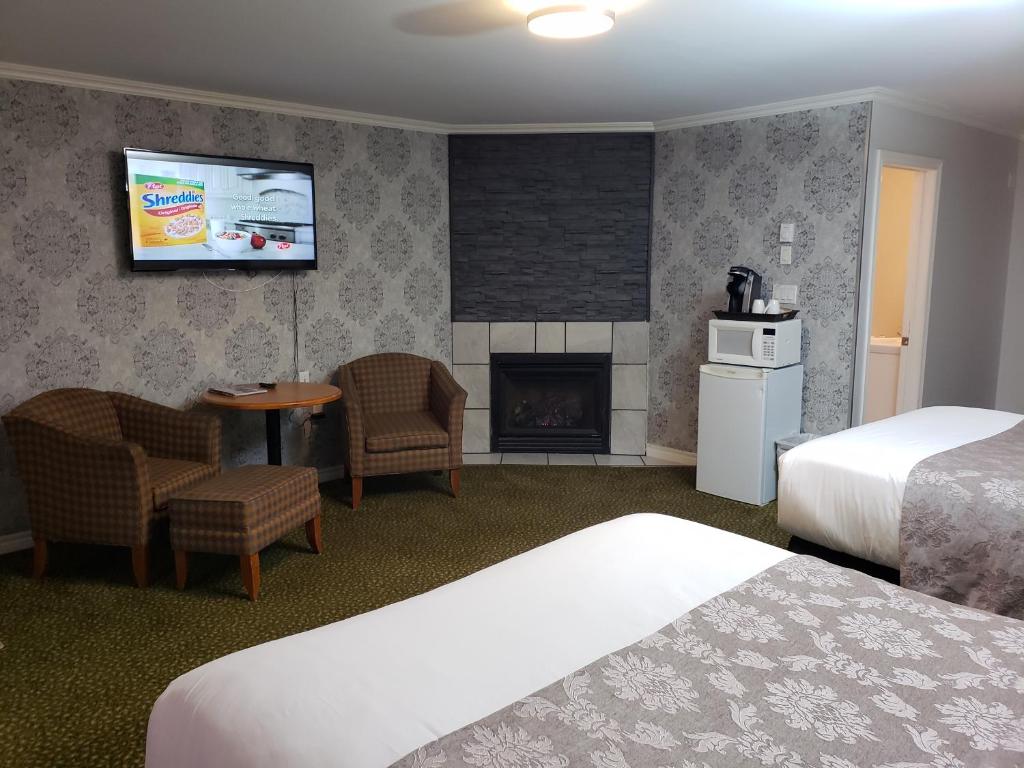 Postel nebo postele na pokoji v ubytování Regency Inn & Suites