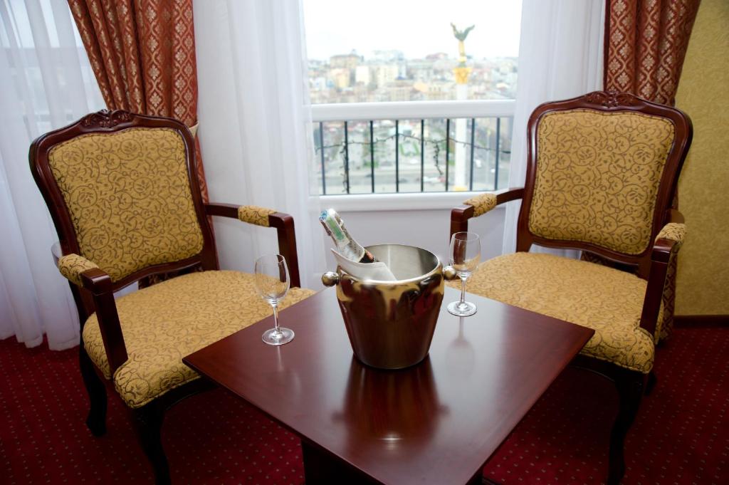 Posezení v ubytování Ukraine Hotel