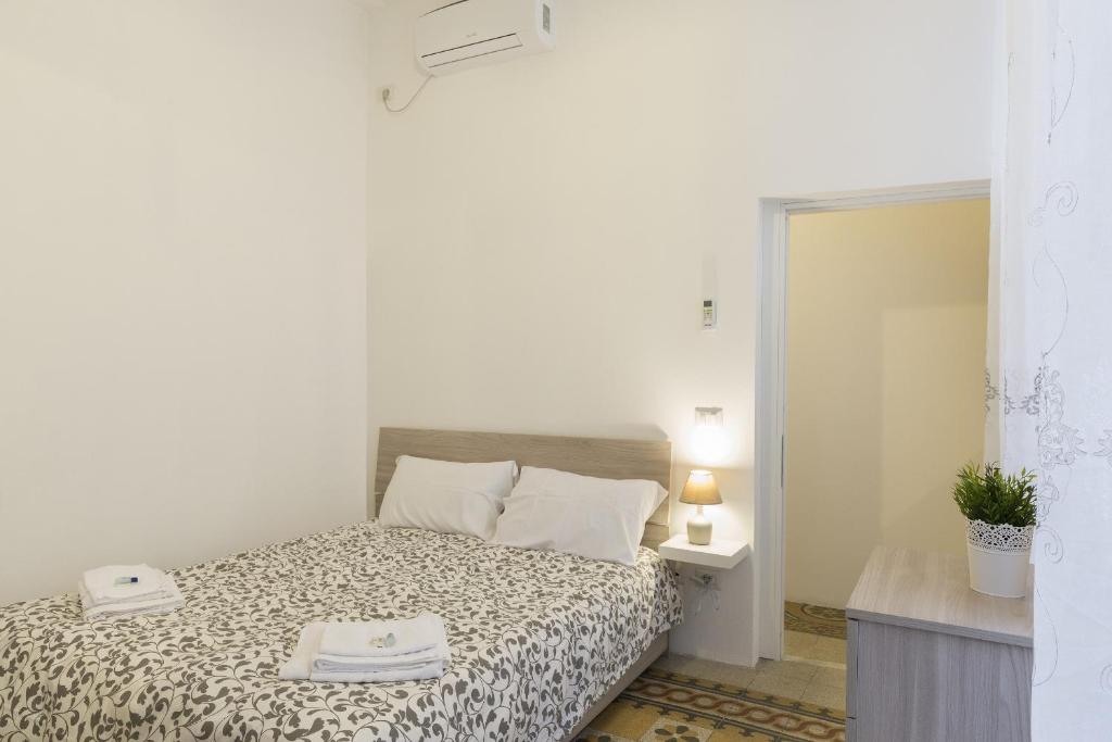 Łóżko lub łóżka w pokoju w obiekcie Central Apartment Navona Square