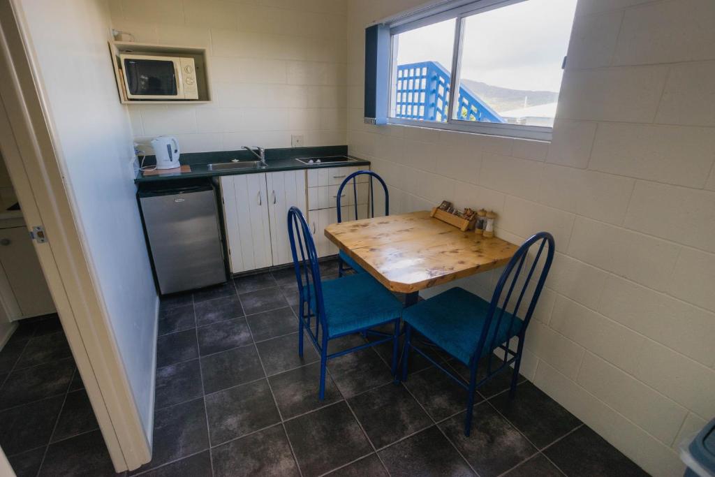 Kuchyň nebo kuchyňský kout v ubytování Ahipara Bay Motel