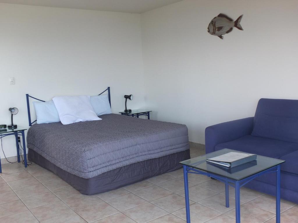 Postel nebo postele na pokoji v ubytování Ahipara Bay Motel