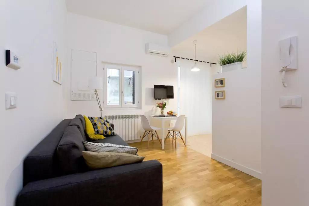 Telewizja i/lub zestaw kina domowego w obiekcie BB4U Apartments