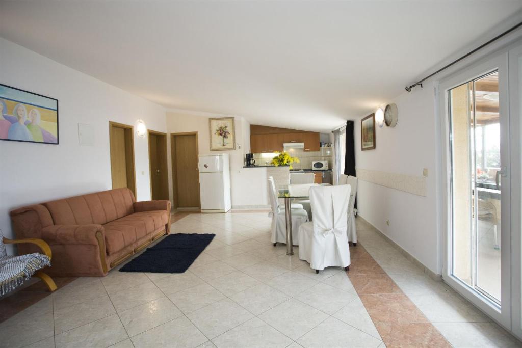 Kuchyň nebo kuchyňský kout v ubytování Apartments Gudelj