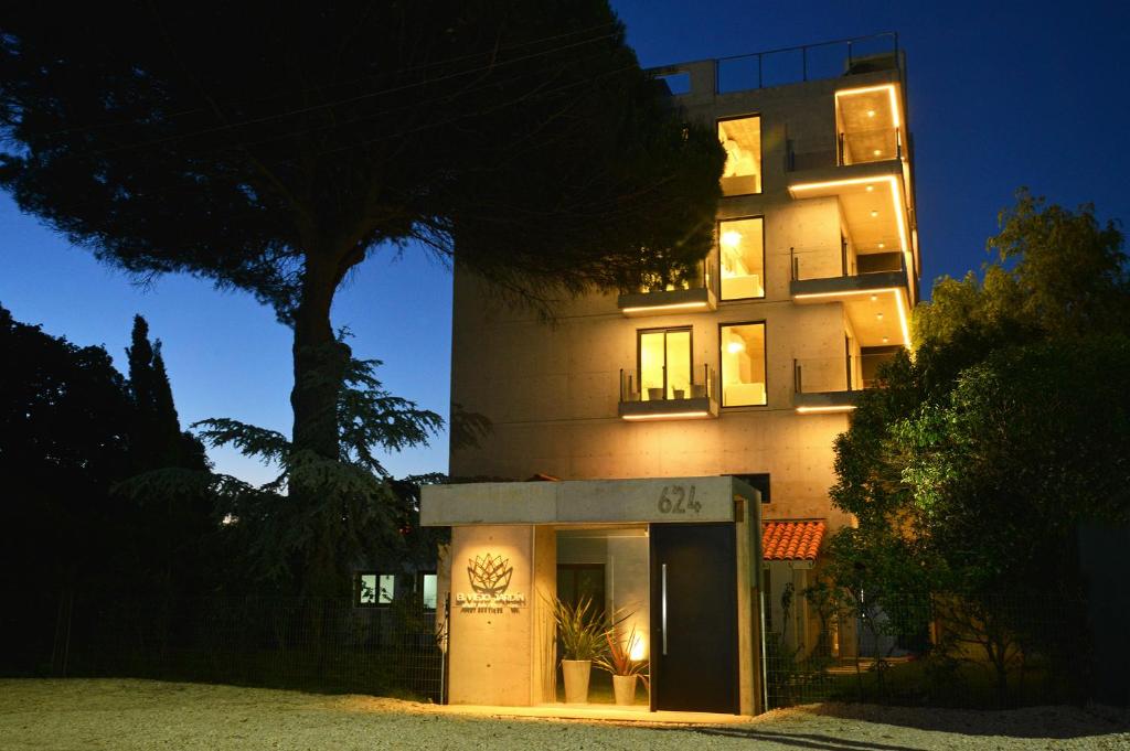 a large building with a tree in front of it at El viejo jardin in Villa Gesell