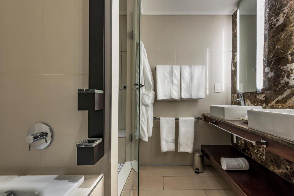 Um banheiro em Victoria & Alfred Hotel by NEWMARK