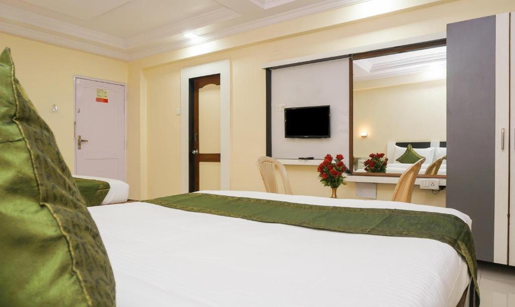 Treebo Hillway Inn Main Market - Superior Double Room