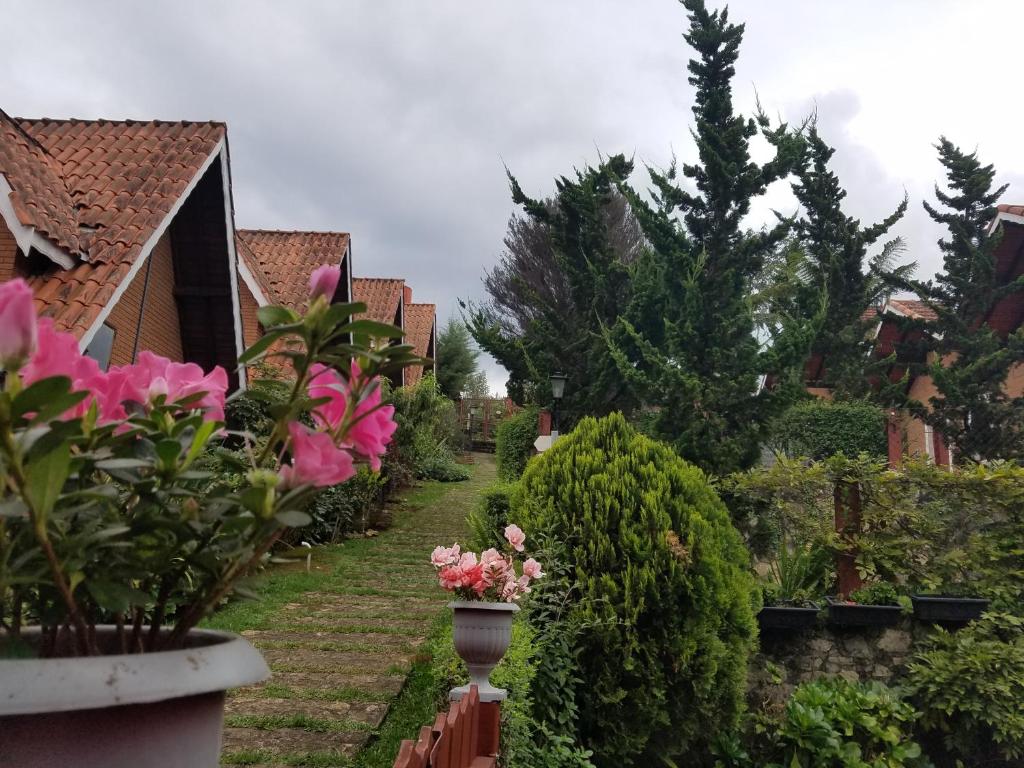 Recanto Chale dos Alpes - Chale com Lareira e Jardim