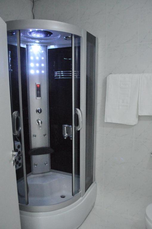 Koupelna v ubytování Comfort Deluxe Kosmos Apartments