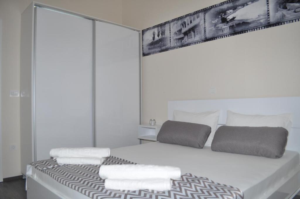 Postel nebo postele na pokoji v ubytování Comfort Deluxe Kosmos Apartments