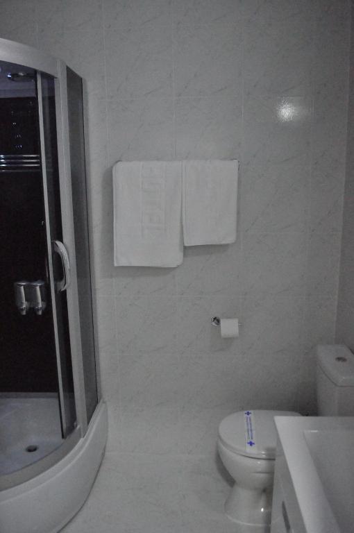Koupelna v ubytování Comfort Deluxe Kosmos Apartments