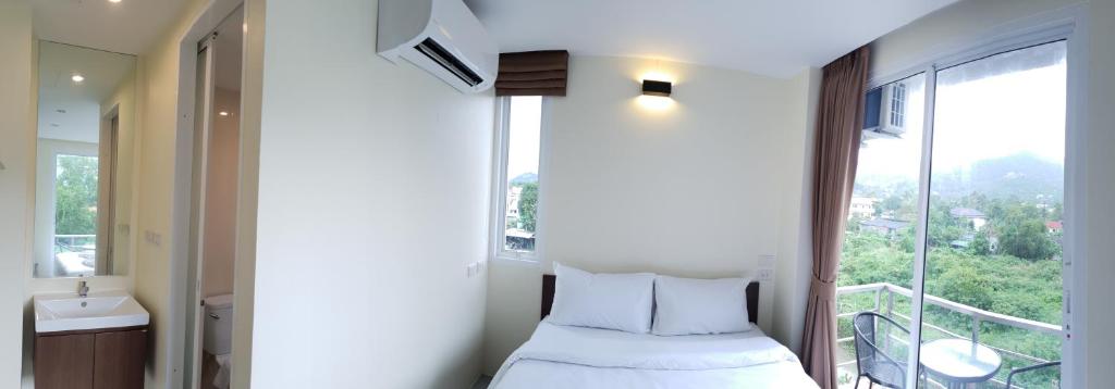 Postel nebo postele na pokoji v ubytování Top Hostel Samui