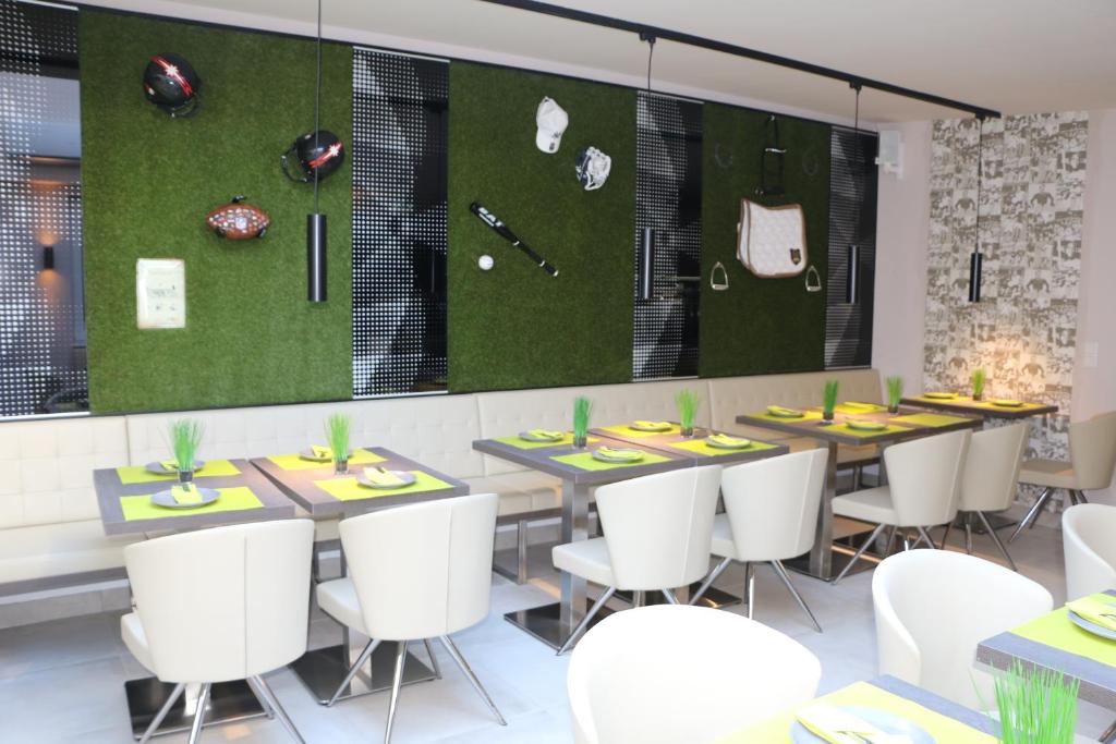 Um restaurante ou outro lugar para comer em Star Apart Hotel Sachsenhausen