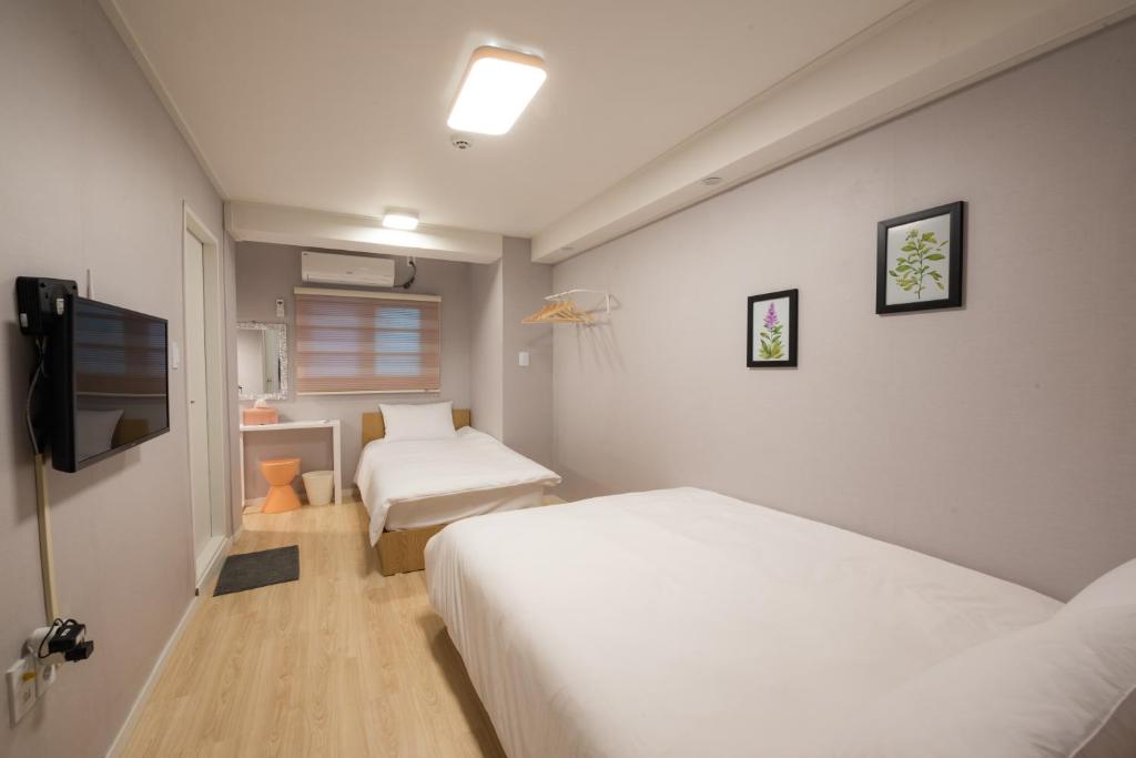 Postel nebo postele na pokoji v ubytování Daol Guesthouse