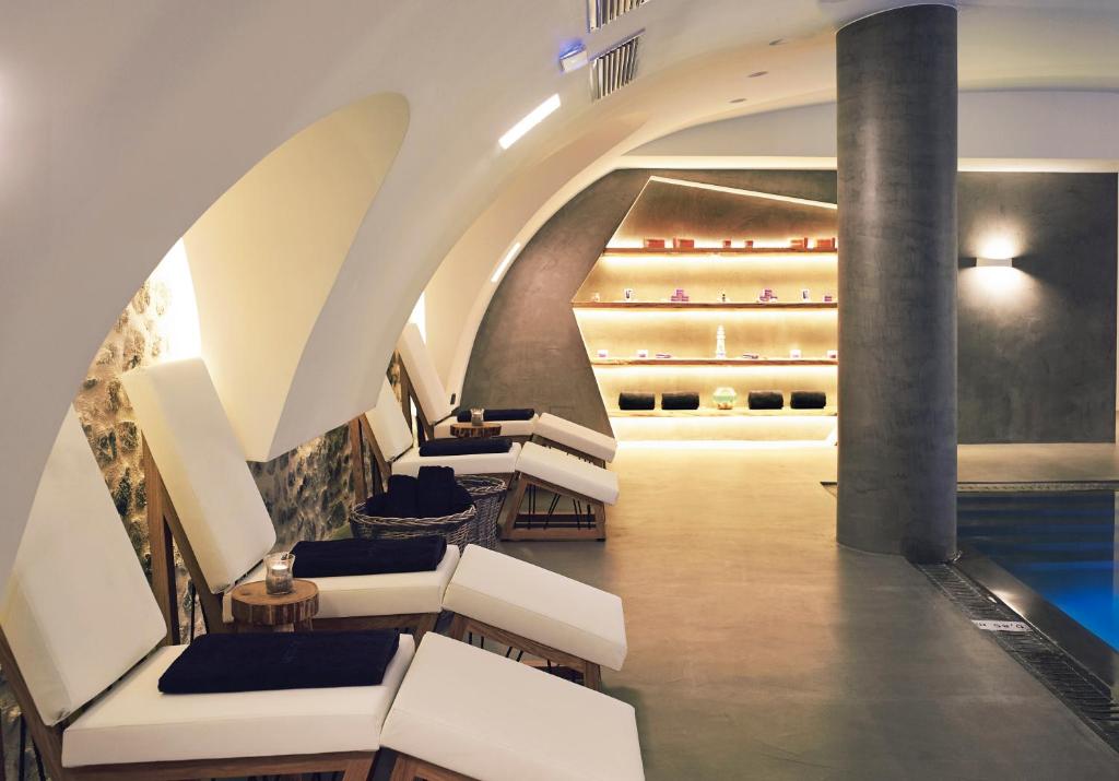 Гостиная зона в Santo Pure Oia Suites & Villas