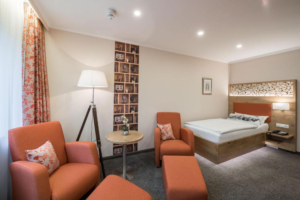 Postel nebo postele na pokoji v ubytování Hotel Pension Fortuna