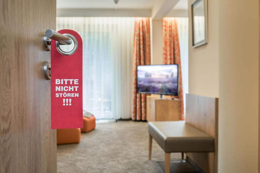 TV a/nebo společenská místnost v ubytování Hotel Pension Fortuna