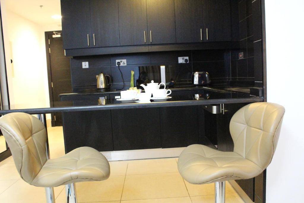 Kuchyň nebo kuchyňský kout v ubytování Al Diar Sawa Hotel Apartments