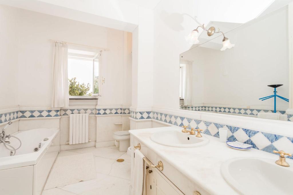 Kúpeľňa v ubytovaní Villa Lamaro