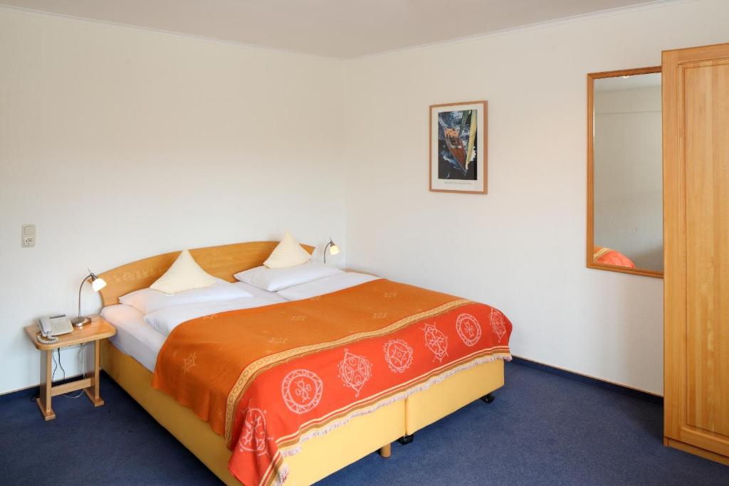 Postel nebo postele na pokoji v ubytování Hotel Am Segelhafen