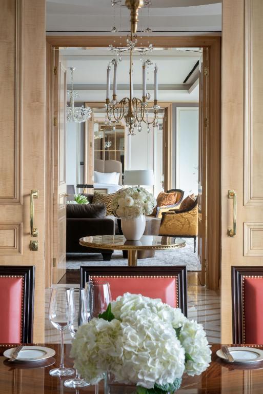 Four Seasons Hotel Jakarta - 11