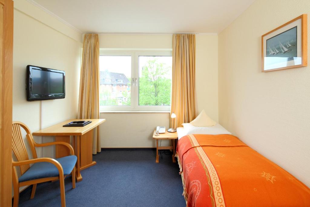 TV a/nebo společenská místnost v ubytování Hotel Am Segelhafen