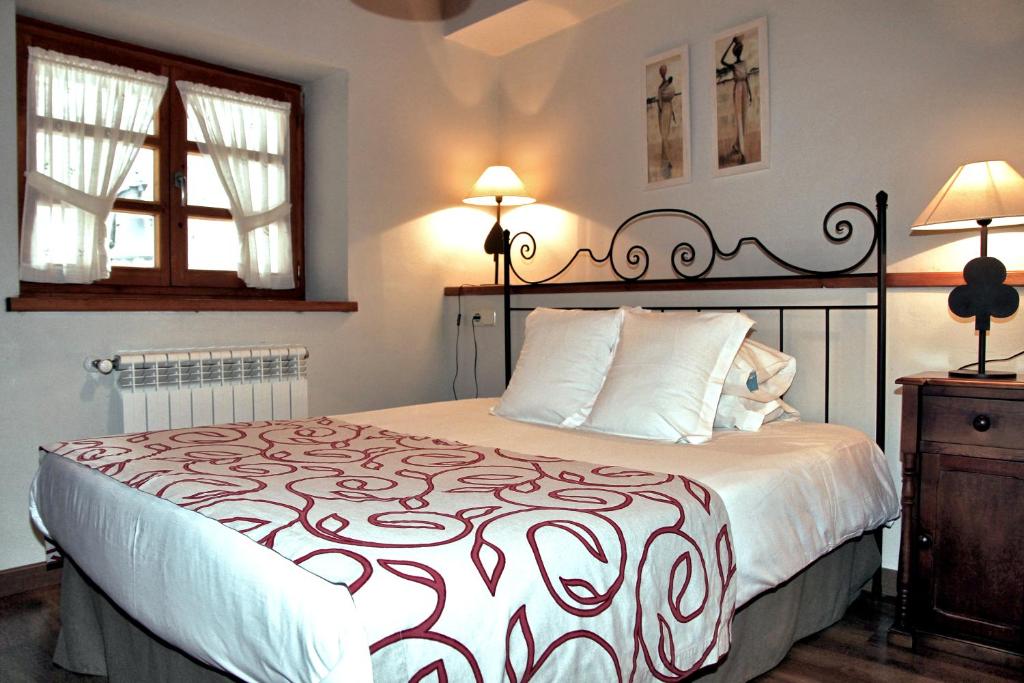 Postel nebo postele na pokoji v ubytování Apartamentos Deth Camin Reiau