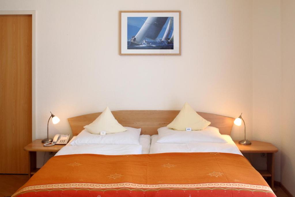 Postel nebo postele na pokoji v ubytování Hotel Am Segelhafen
