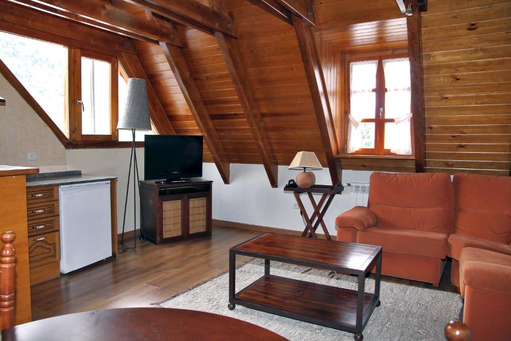 TV a/nebo společenská místnost v ubytování Apartamentos Deth Camin Reiau